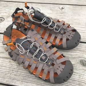nike active sandals